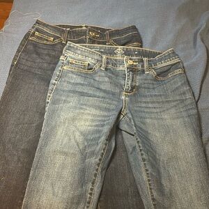 2 pairs St John’s Bay women’s skinny jeans 4p
